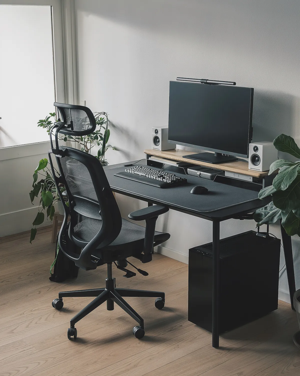 Minimal work from home desk setup