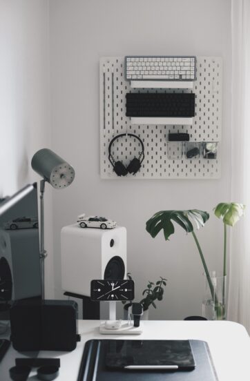 Minimal work from home desk setup
